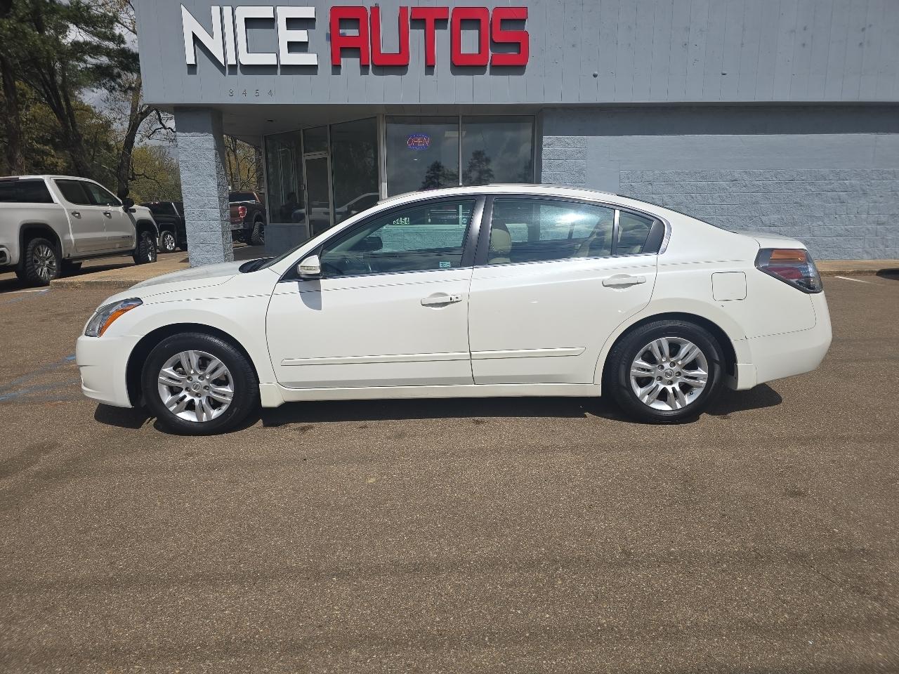 Nissan Altima  2010