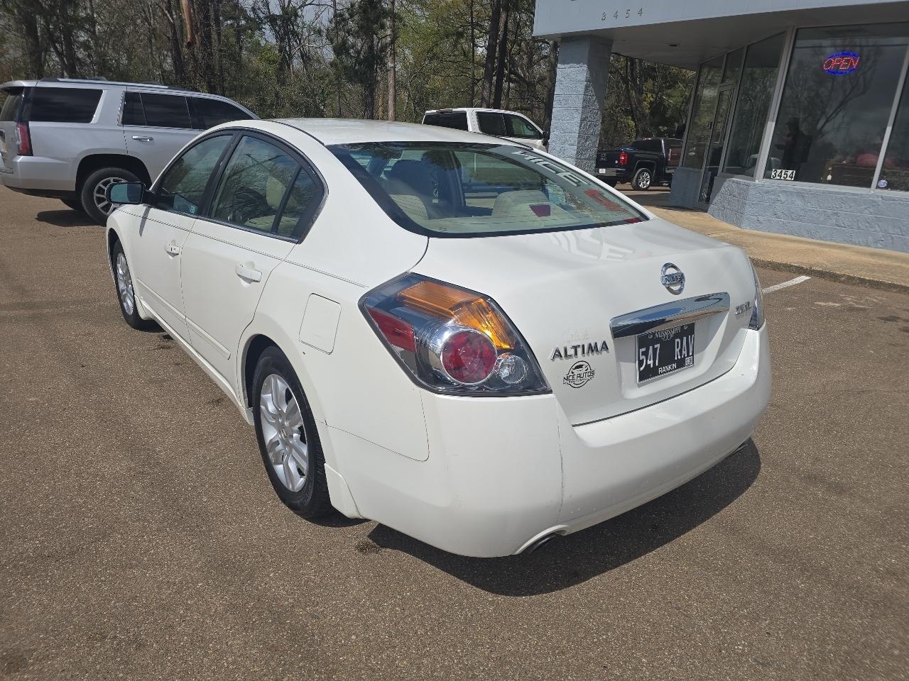 Nissan Altima  2010