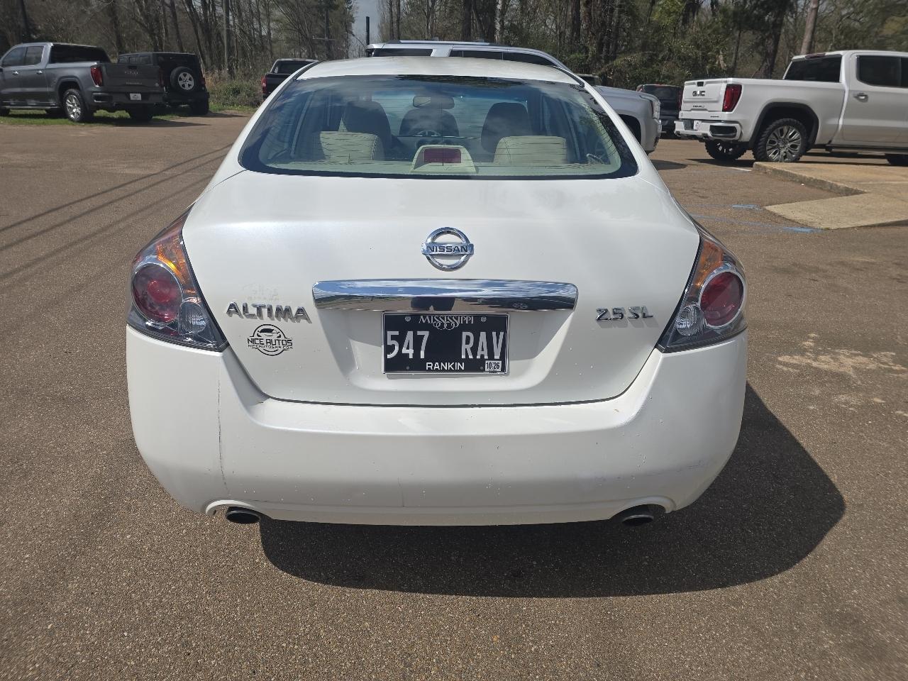 Nissan Altima  2010