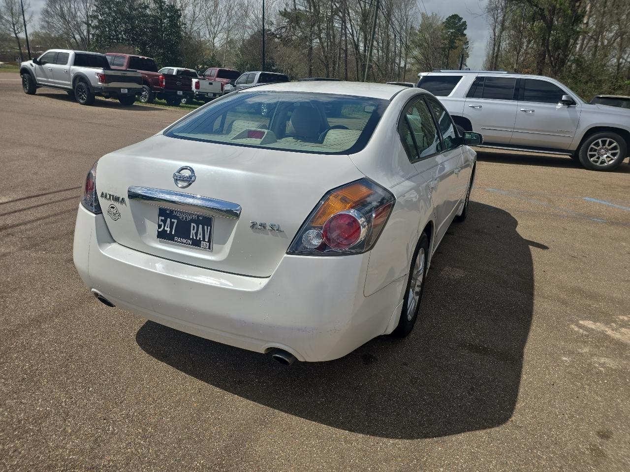 Nissan Altima  2010