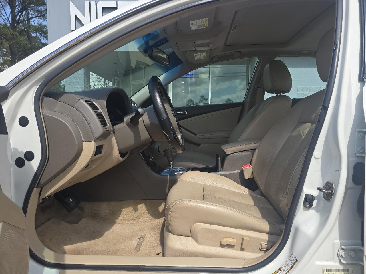 Nissan Altima  2010