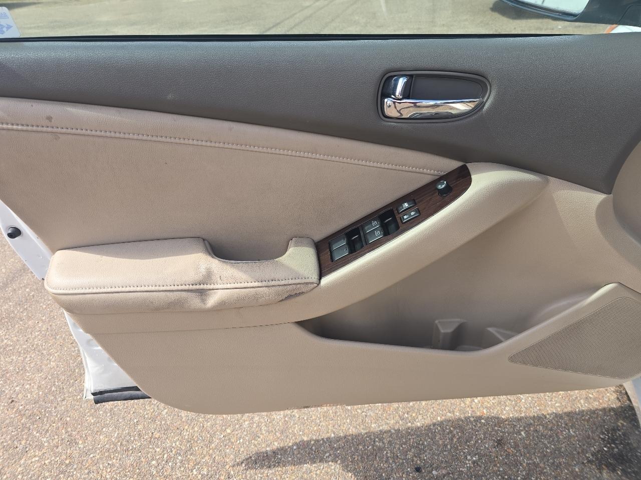 Nissan Altima  2010