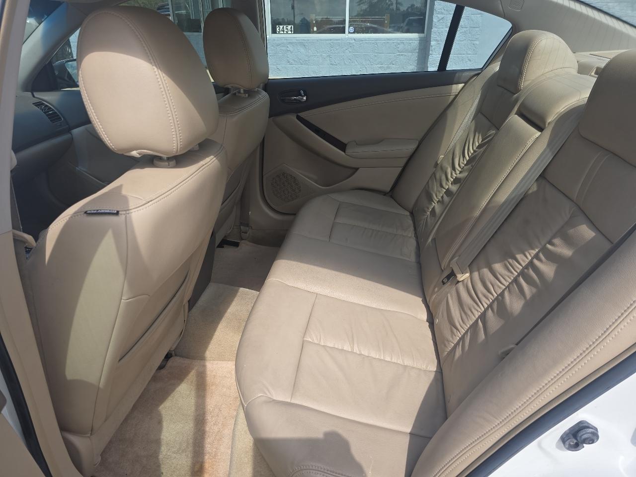 Nissan Altima  2010