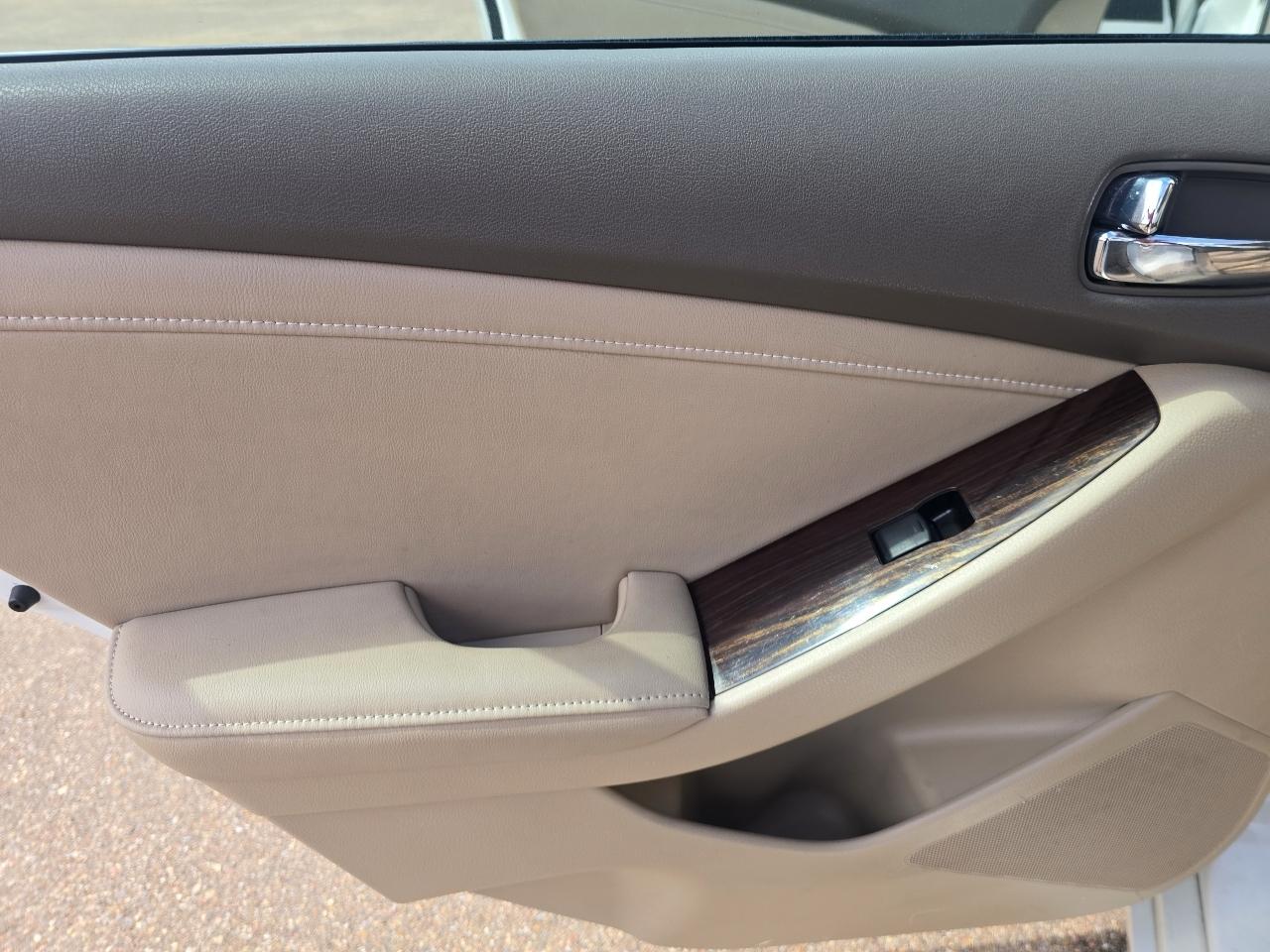 Nissan Altima  2010