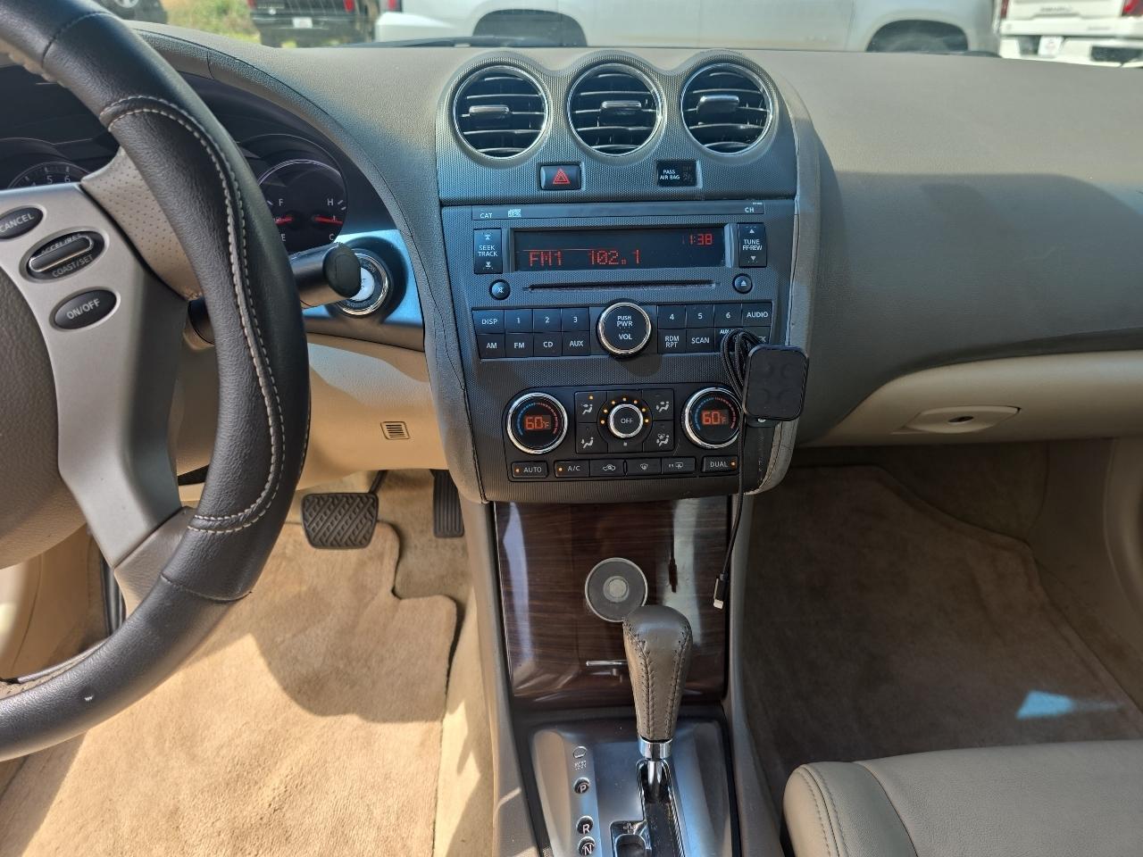 Nissan Altima  2010