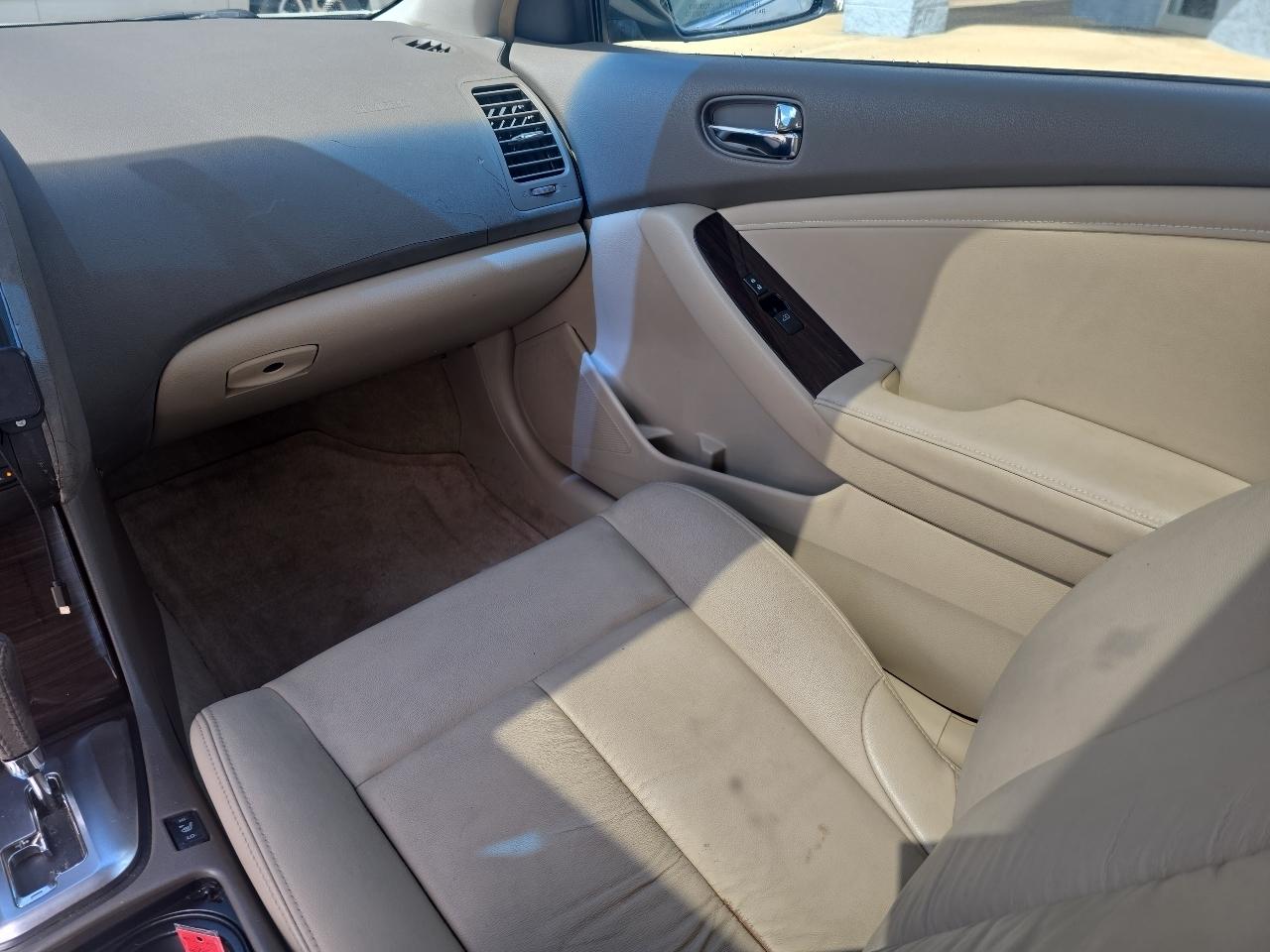Nissan Altima  2010