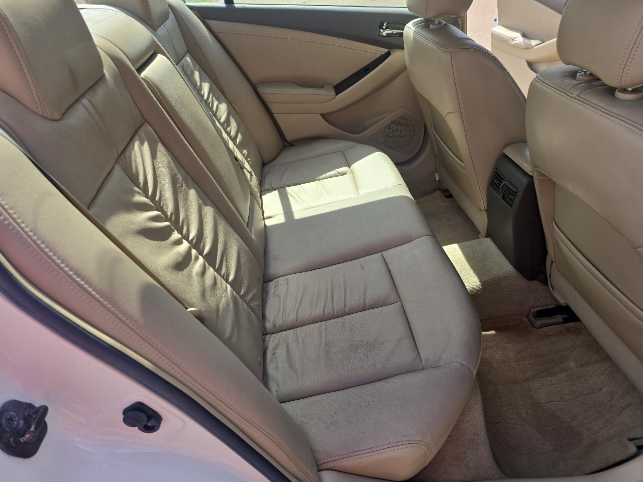 Nissan Altima  2010