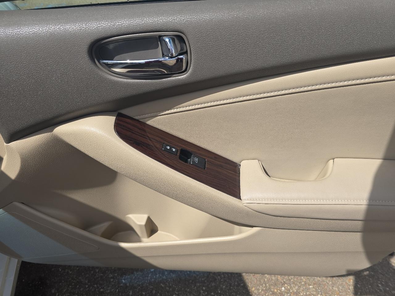 Nissan Altima  2010