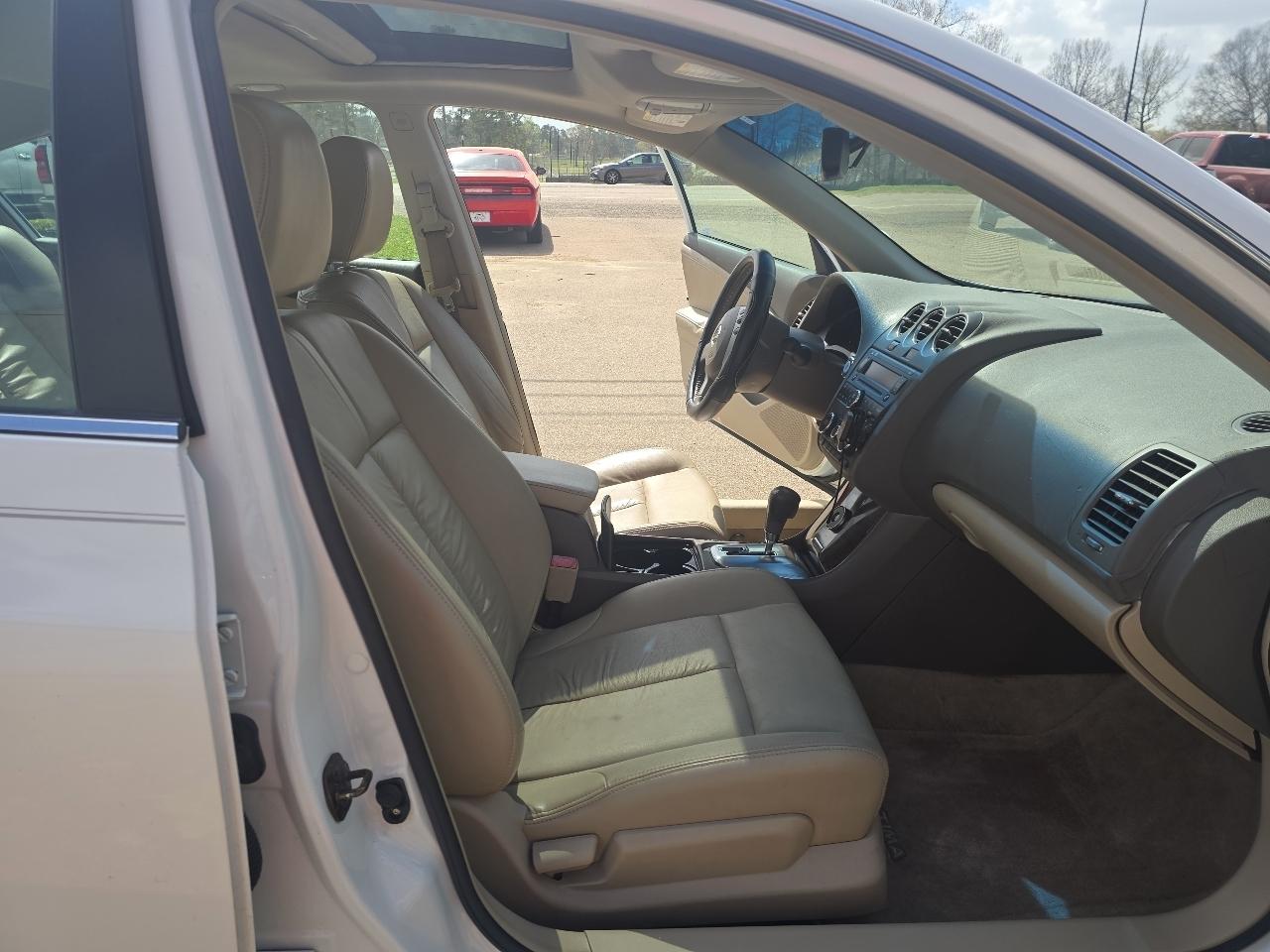 Nissan Altima  2010