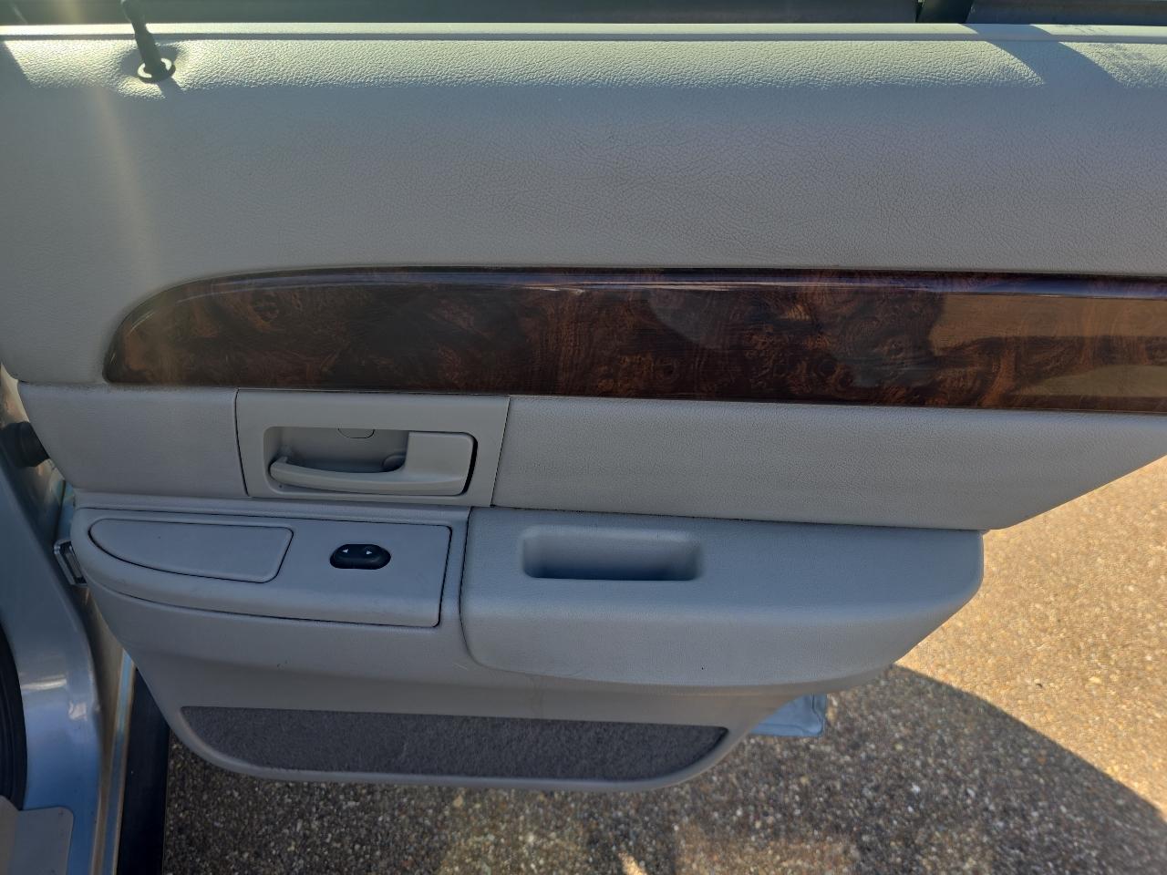 Mercury Grand Marquis 4dr Sdn LS Ultimate 2004