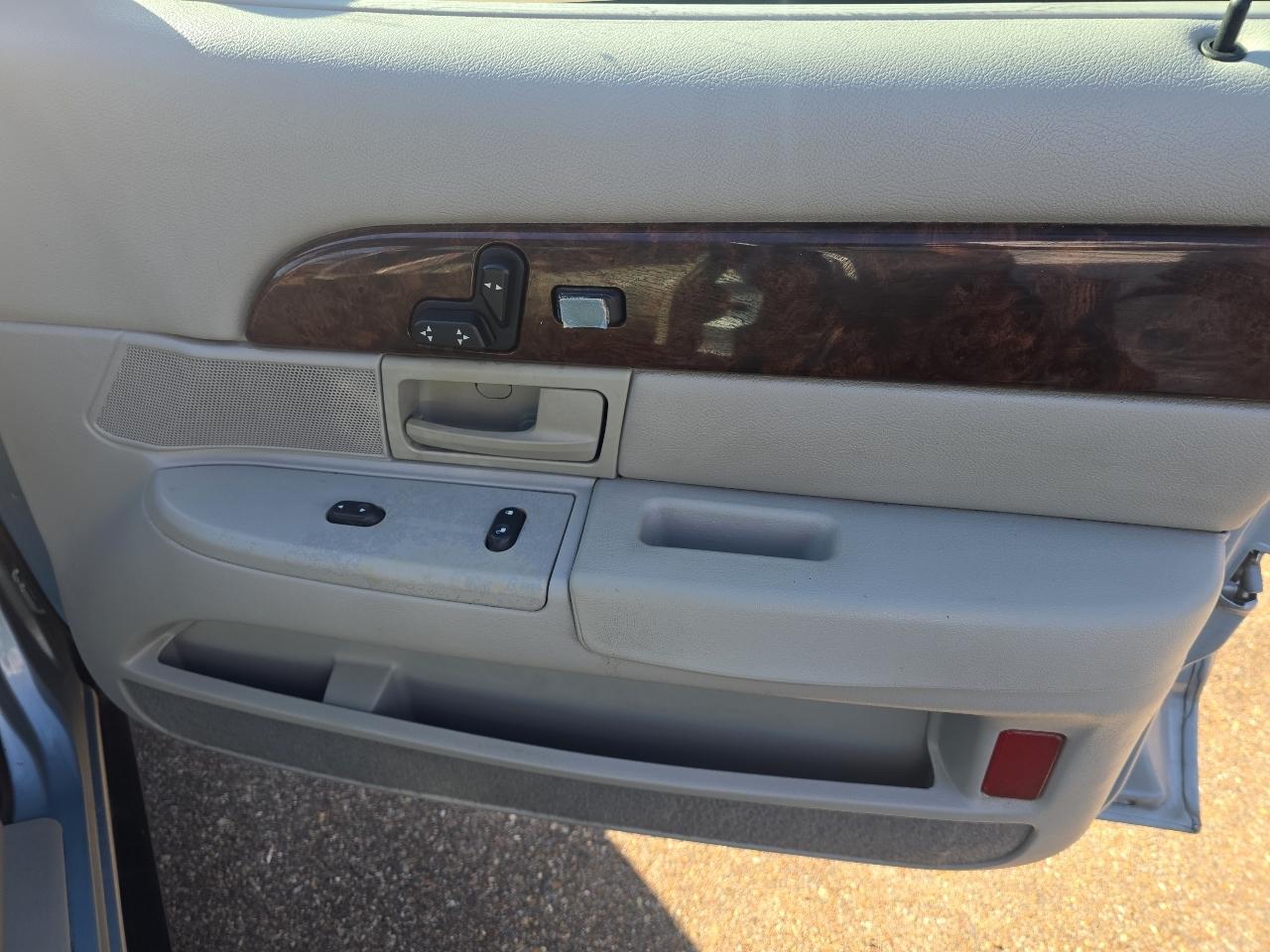 Mercury Grand Marquis 4dr Sdn LS Ultimate 2004