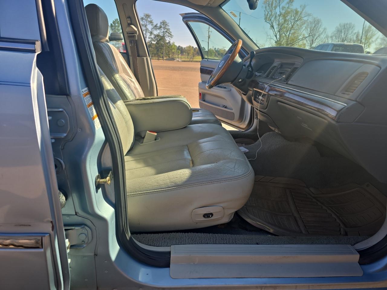 Mercury Grand Marquis 4dr Sdn LS Ultimate 2004