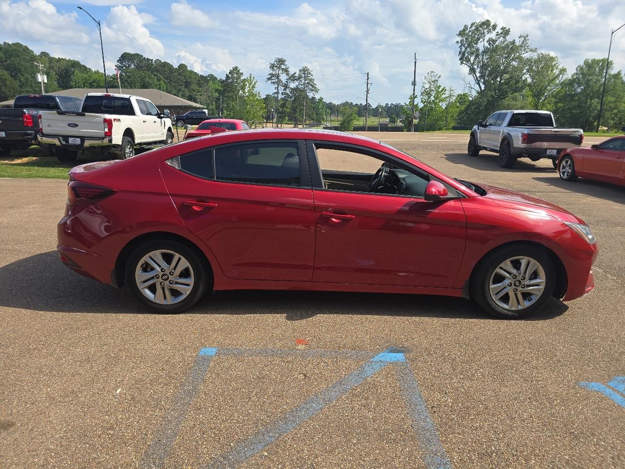 Hyundai Elantra  2019