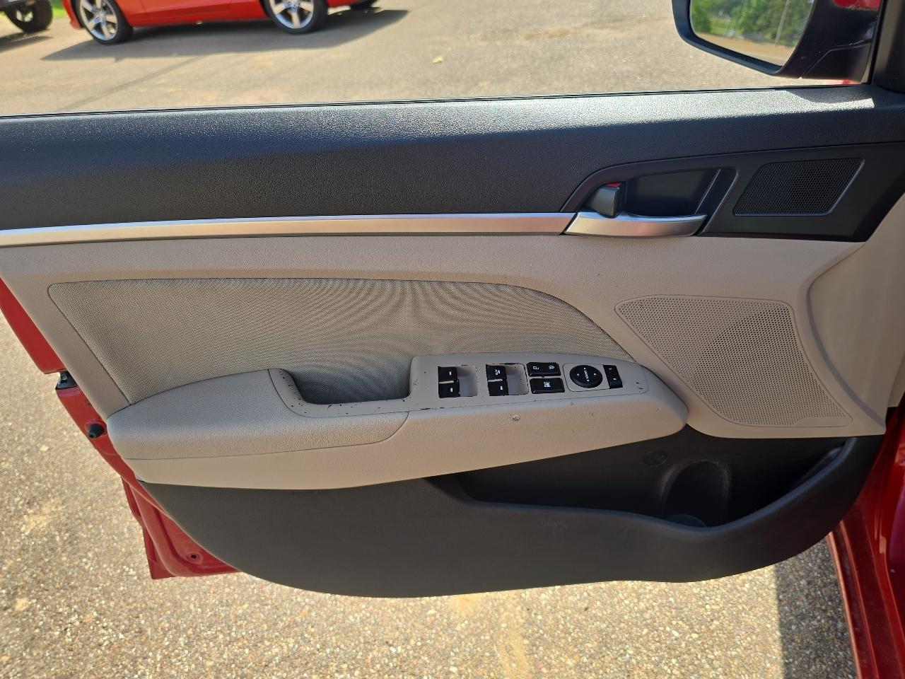 Hyundai Elantra  2019