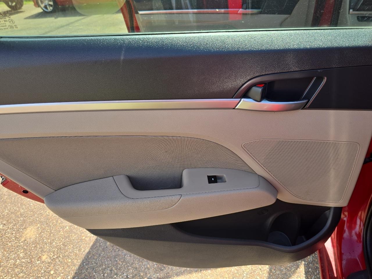 Hyundai Elantra  2019