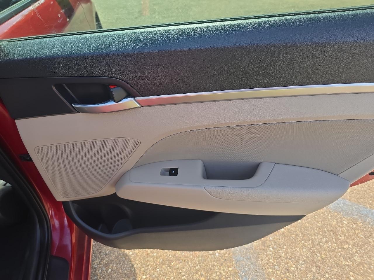 Hyundai Elantra  2019