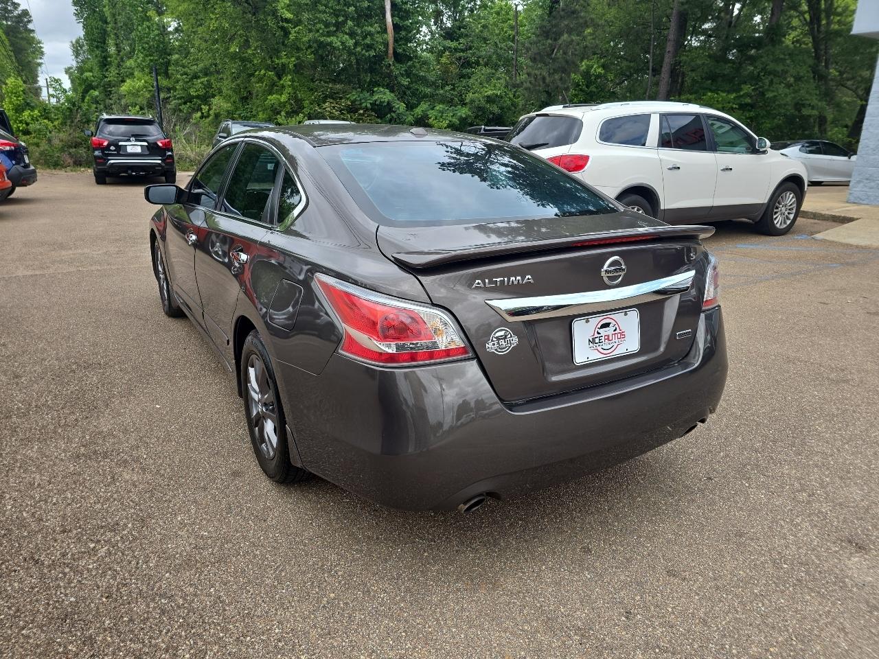 Nissan Altima  2015