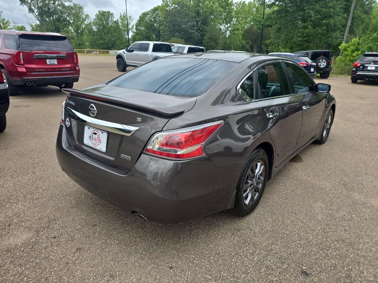 Nissan Altima  2015
