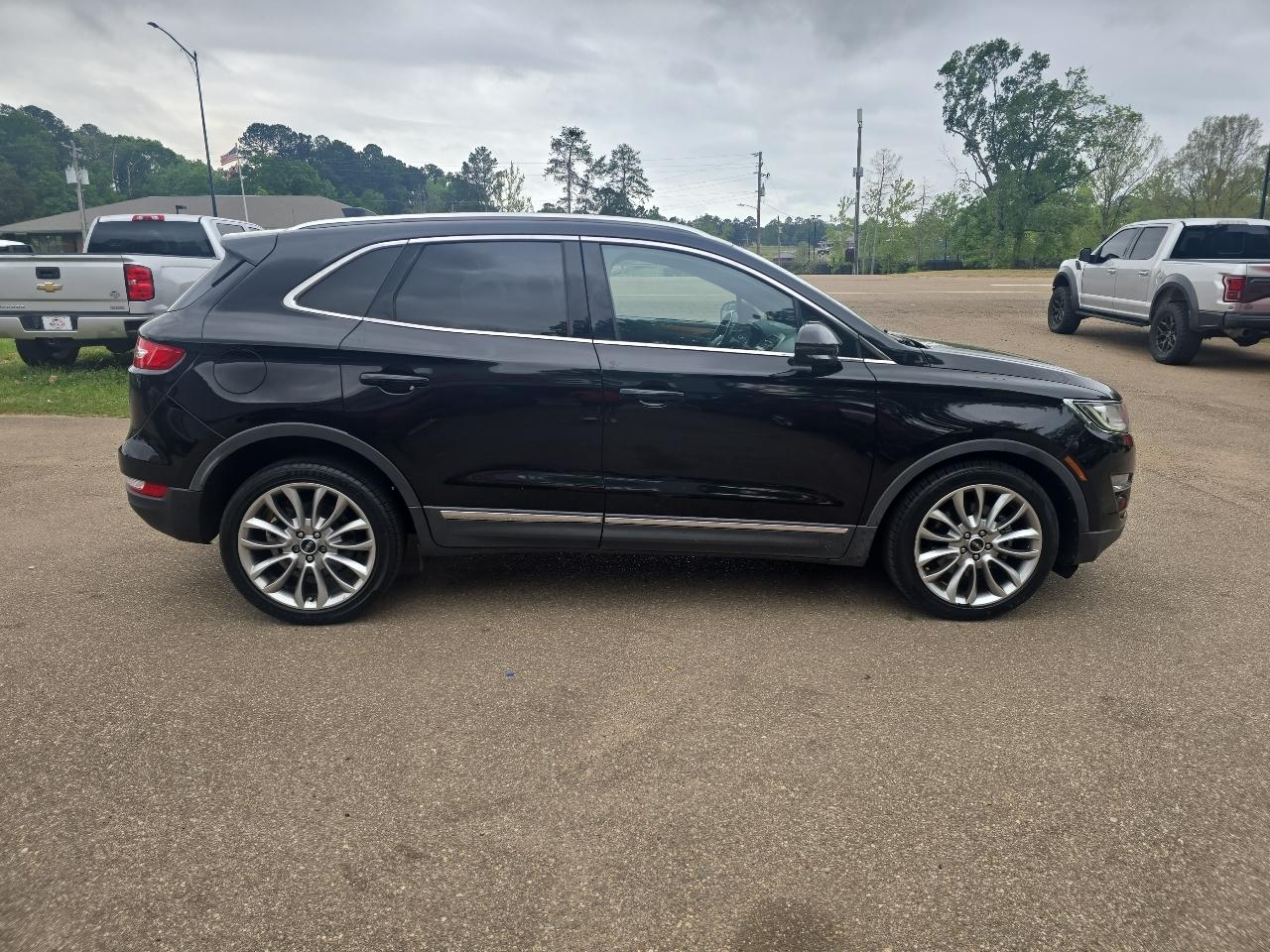 View vehicle photo 6