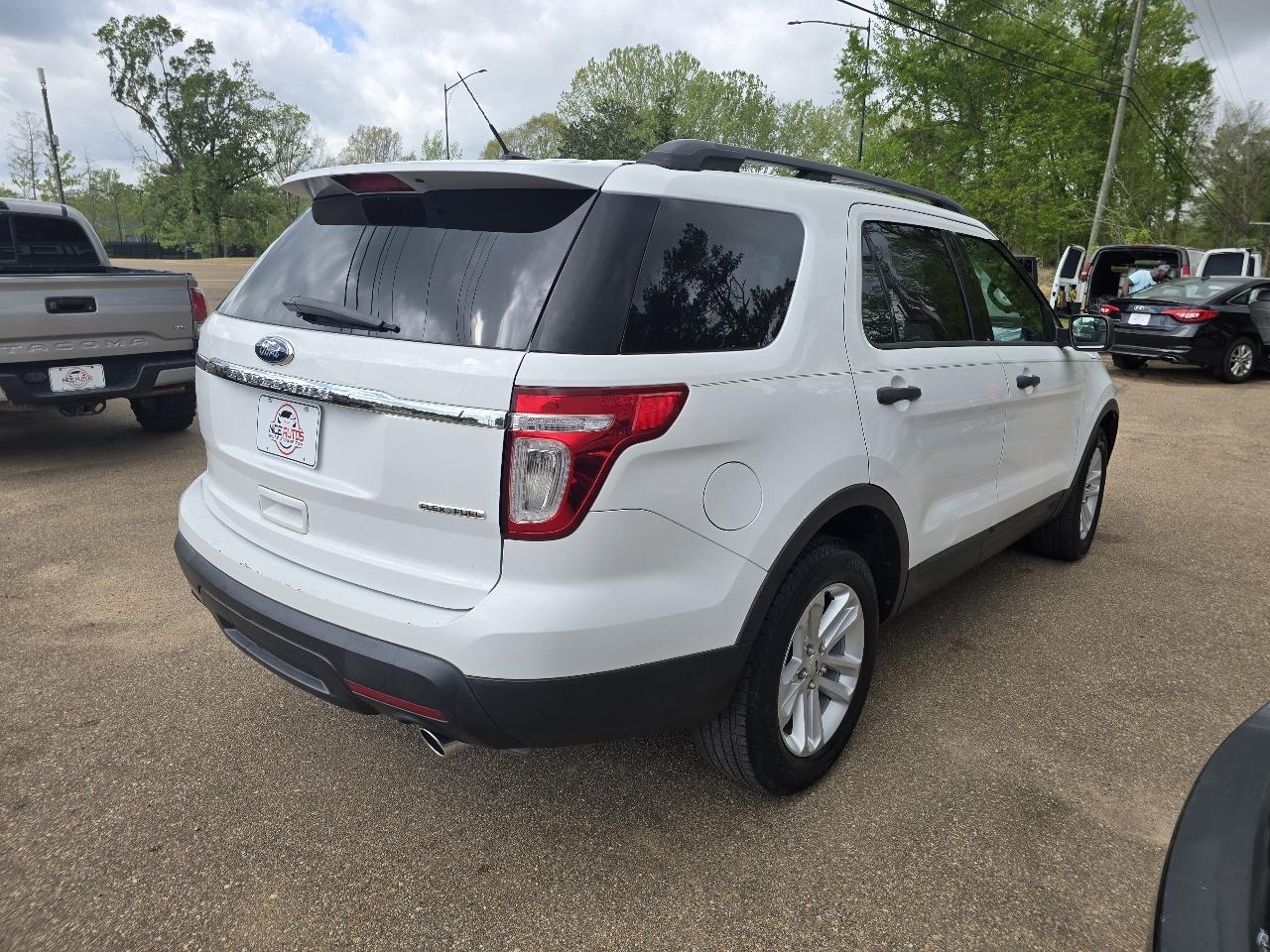 View vehicle photo 5