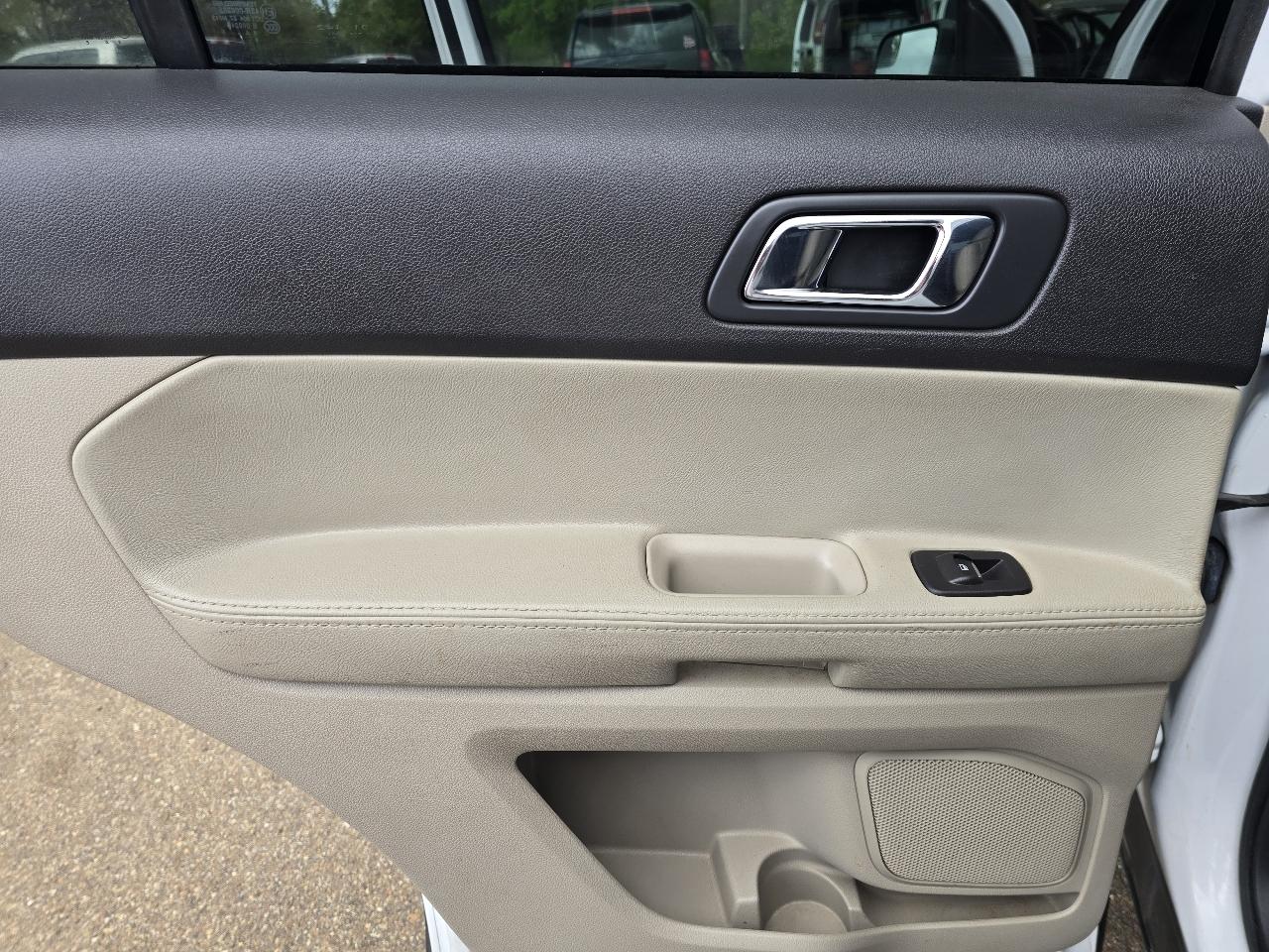 Ford Explorer 4dr 114" WB 4.0L XLT 2015