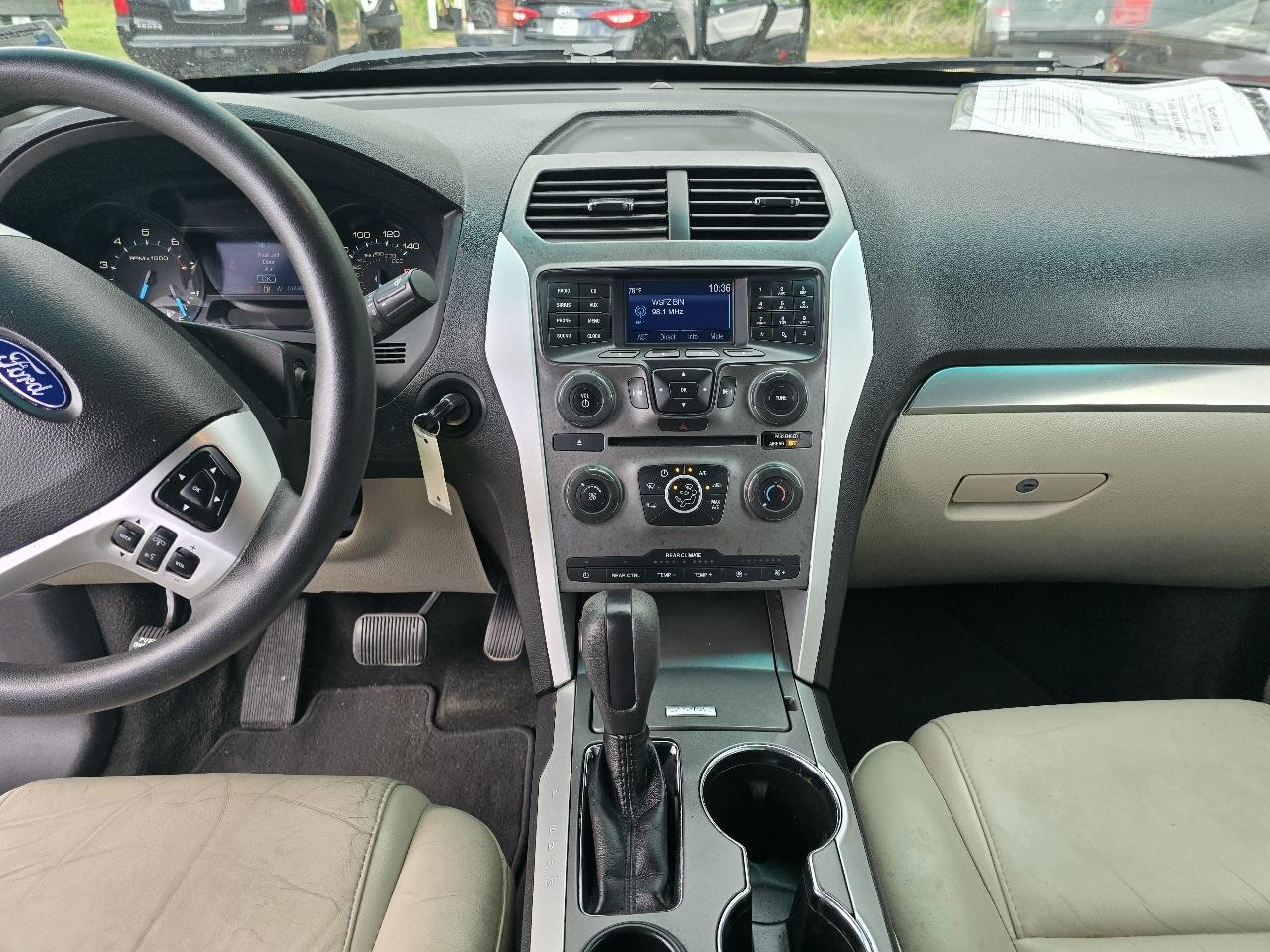 Ford Explorer 4dr 114" WB 4.0L XLT 2015