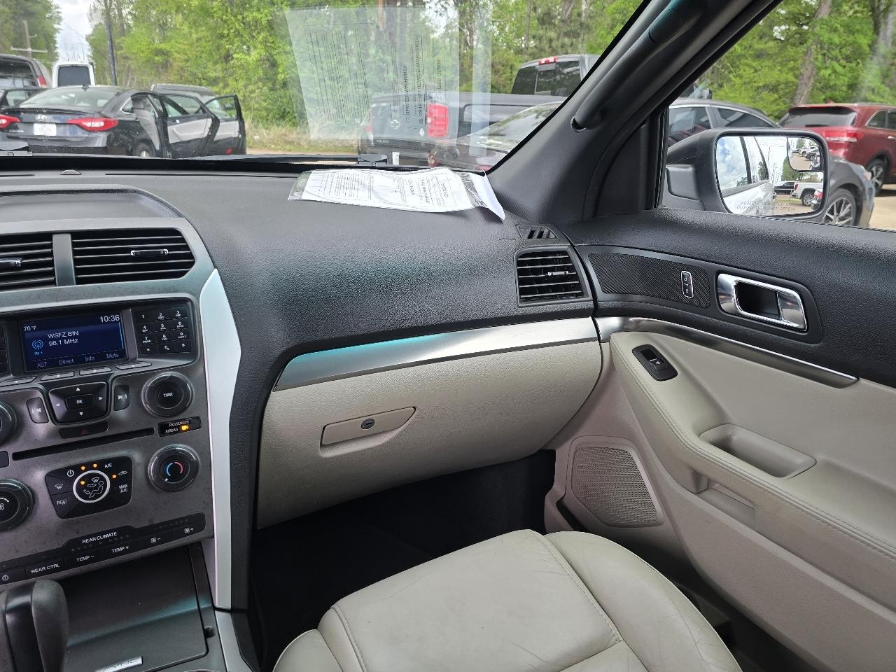 Ford Explorer 4dr 114" WB 4.0L XLT 2015