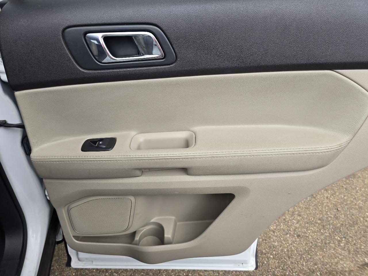 Ford Explorer 4dr 114" WB 4.0L XLT 2015