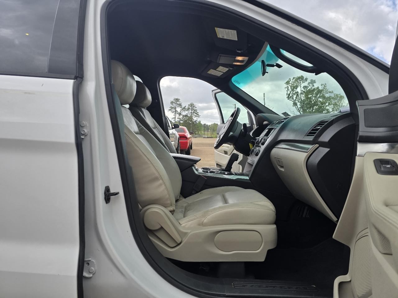 Ford Explorer 4dr 114" WB 4.0L XLT 2015