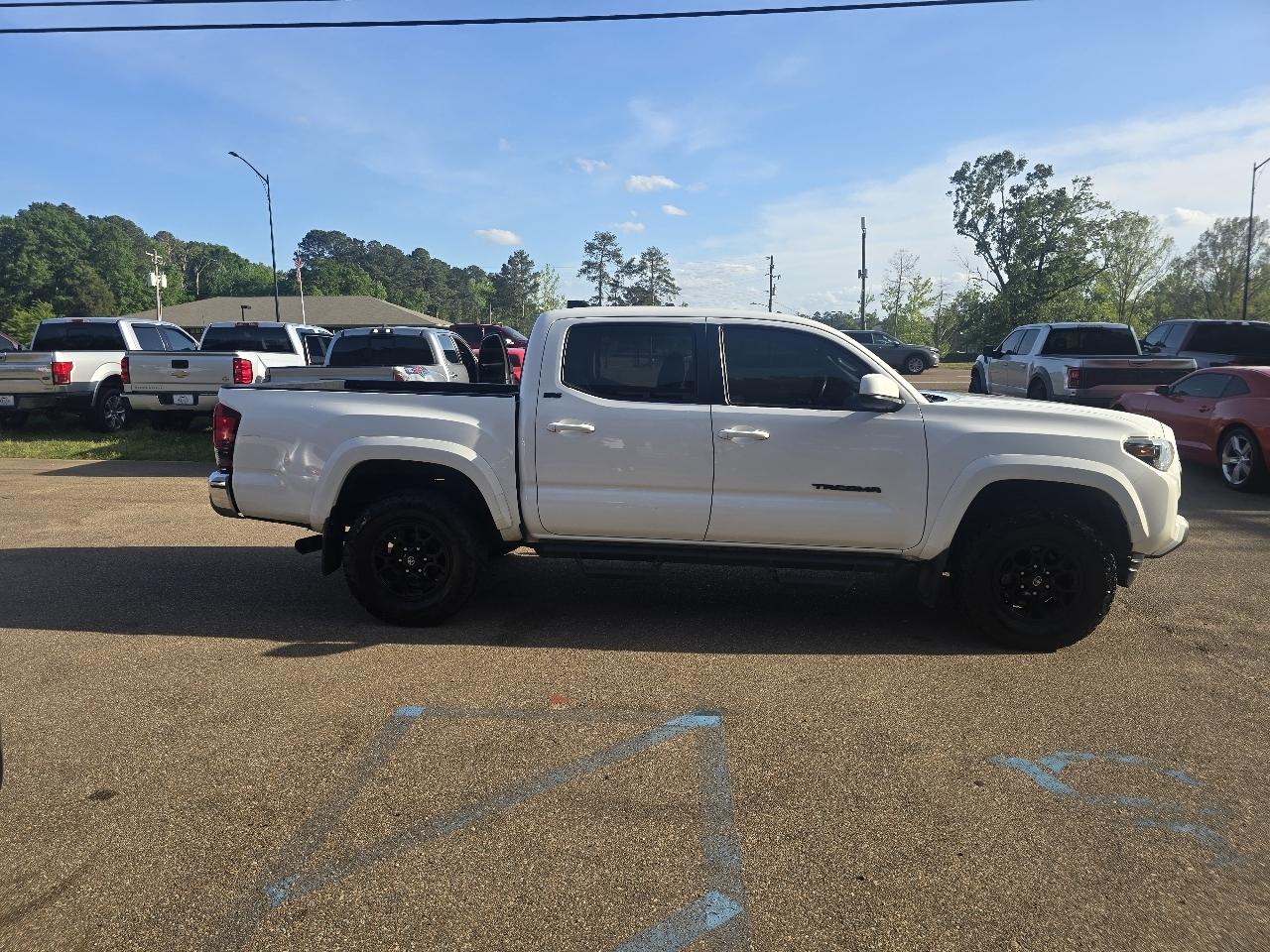 Toyota Tacoma 2WD Double Cab V6 AT SR5 (Natl) 2020