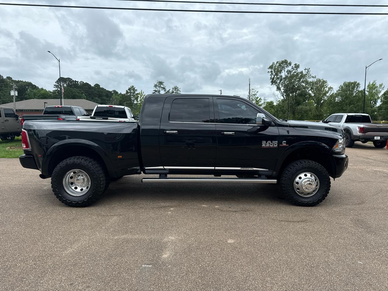 RAM 3500 4WD Mega Cab 160.5" Laramie Limited 2017