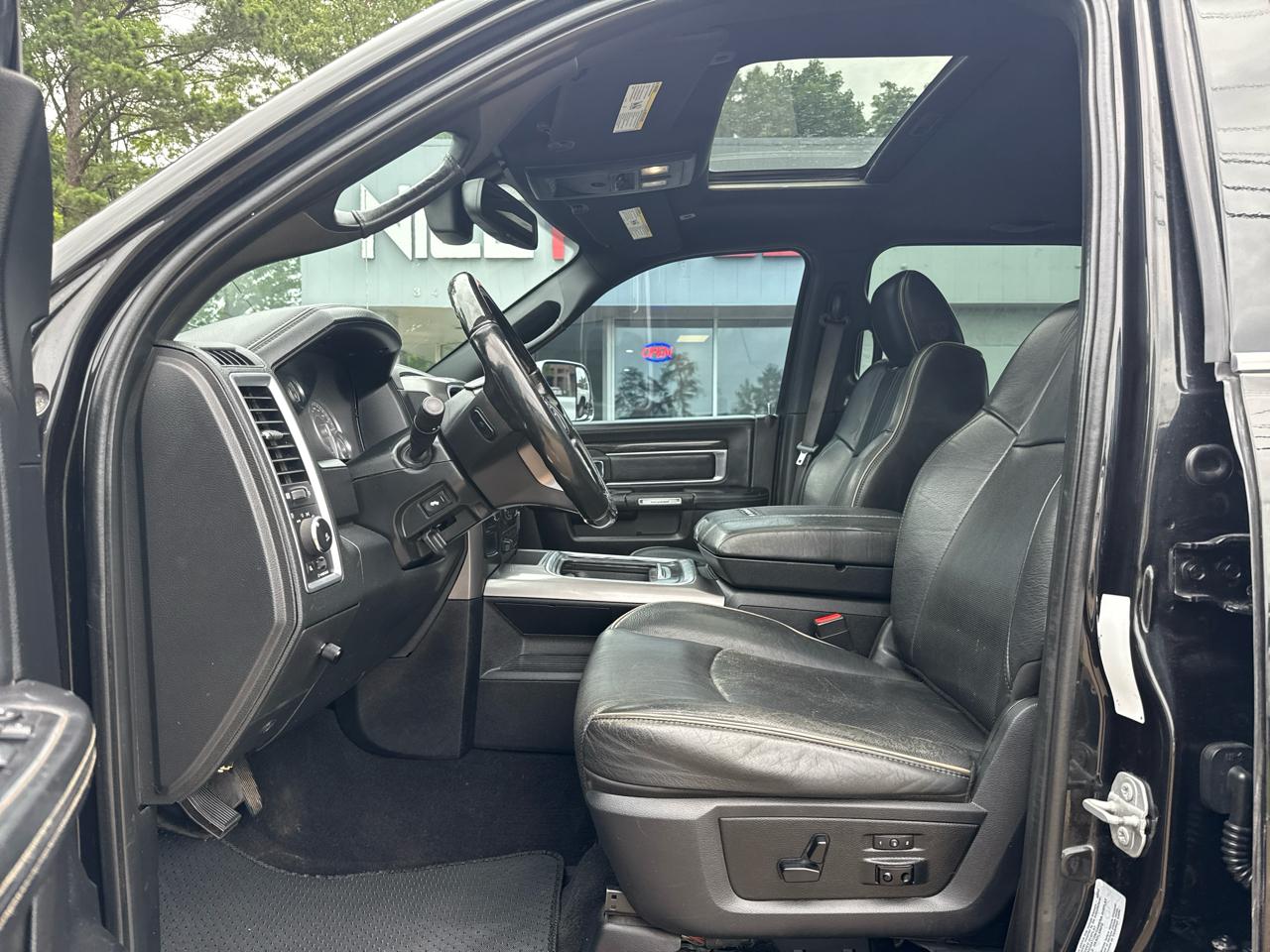 RAM 3500 4WD Mega Cab 160.5" Laramie Limited 2017