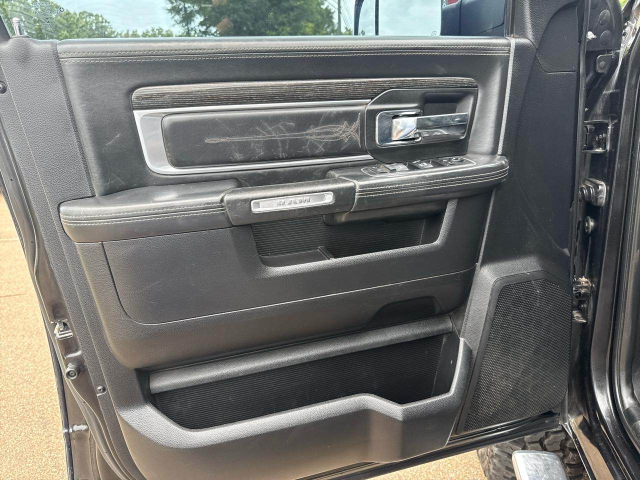 RAM 3500 4WD Mega Cab 160.5" Laramie Limited 2017