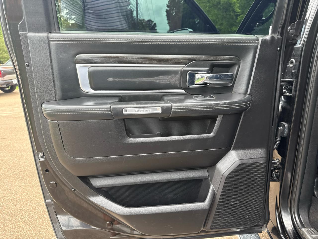 RAM 3500 4WD Mega Cab 160.5" Laramie Limited 2017