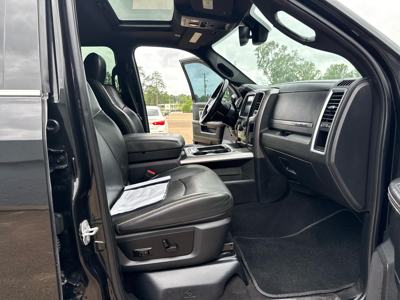 RAM 3500 4WD Mega Cab 160.5" Laramie Limited 2017