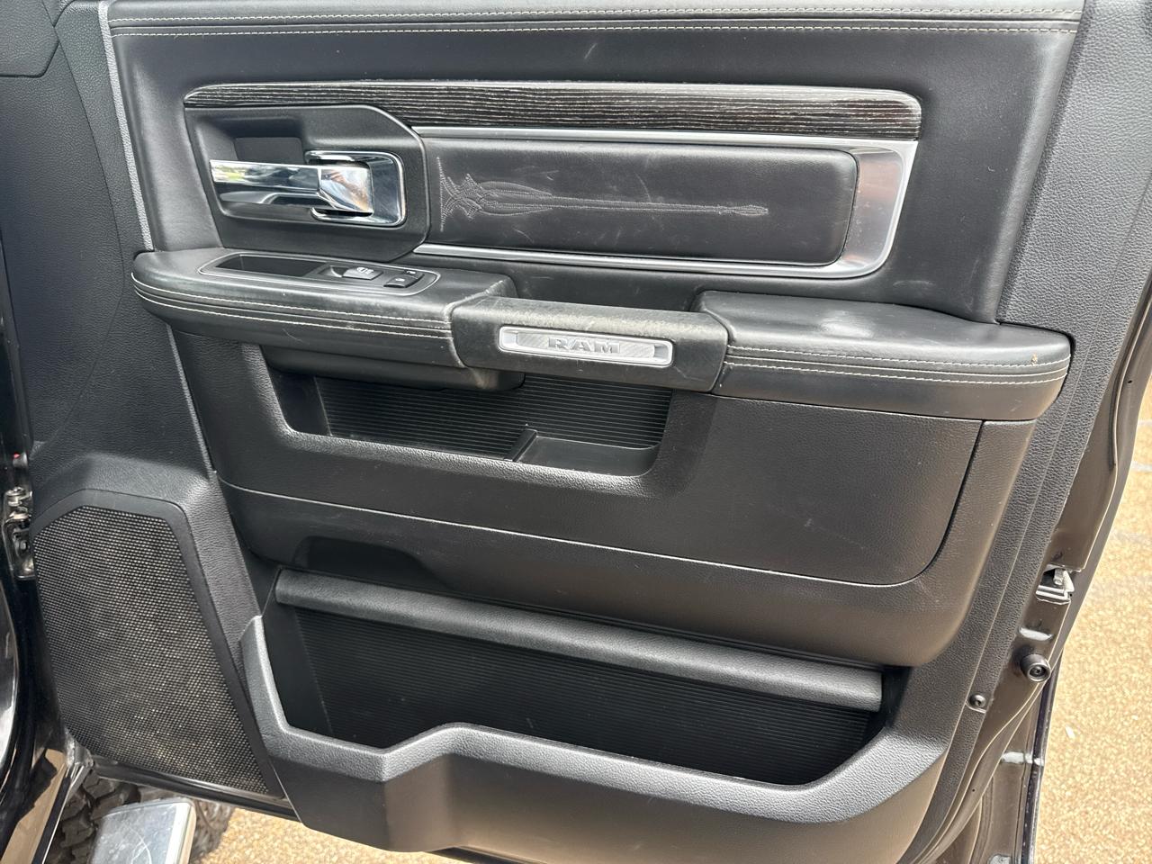 RAM 3500 4WD Mega Cab 160.5" Laramie Limited 2017