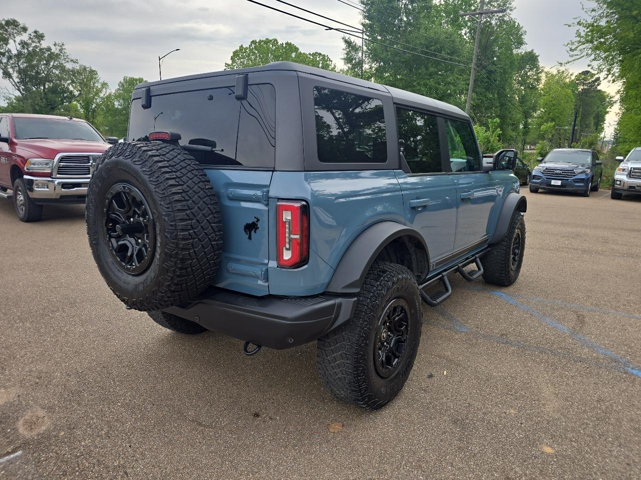 View vehicle photo 5