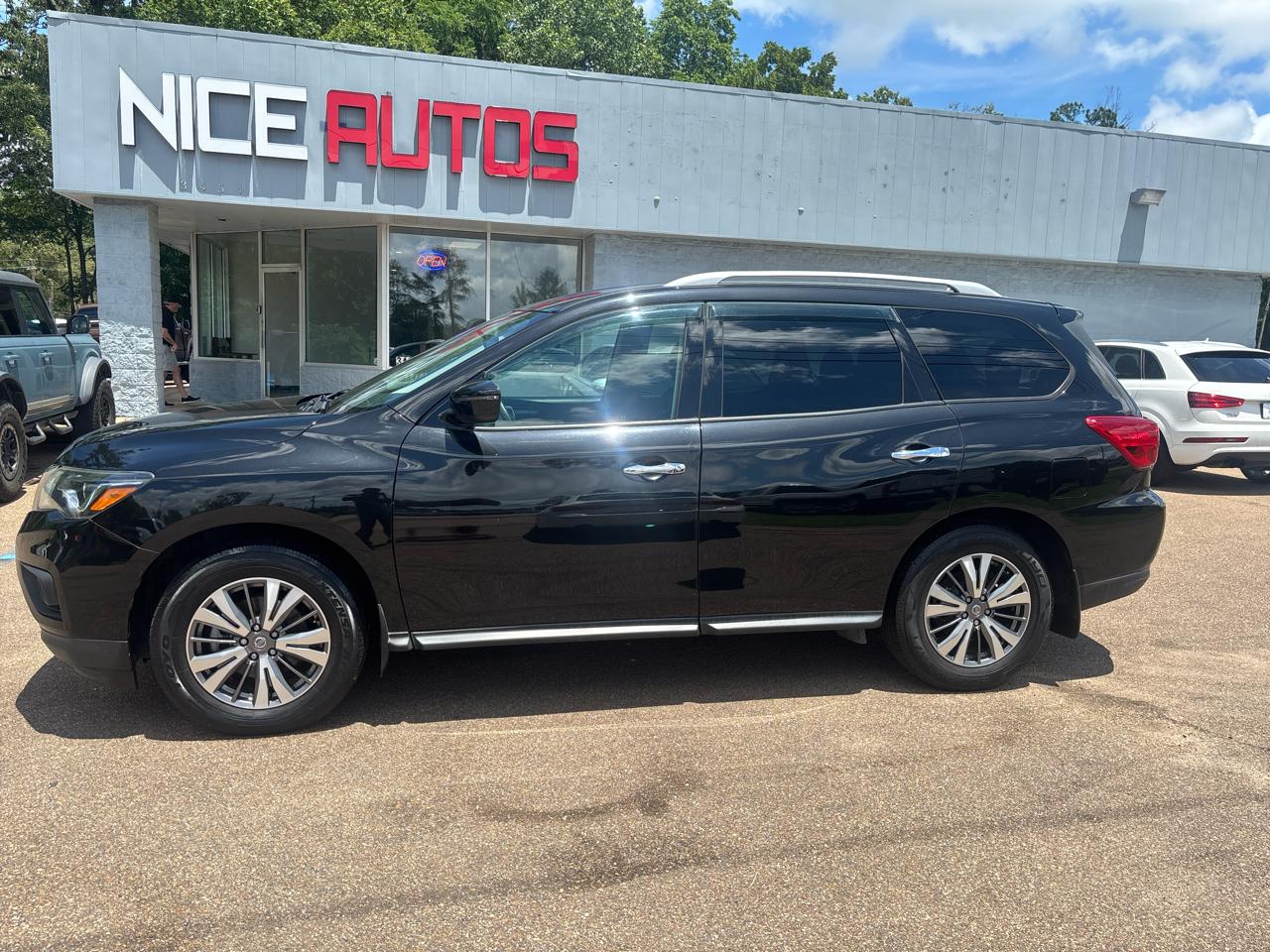 Nissan Pathfinder S 2020