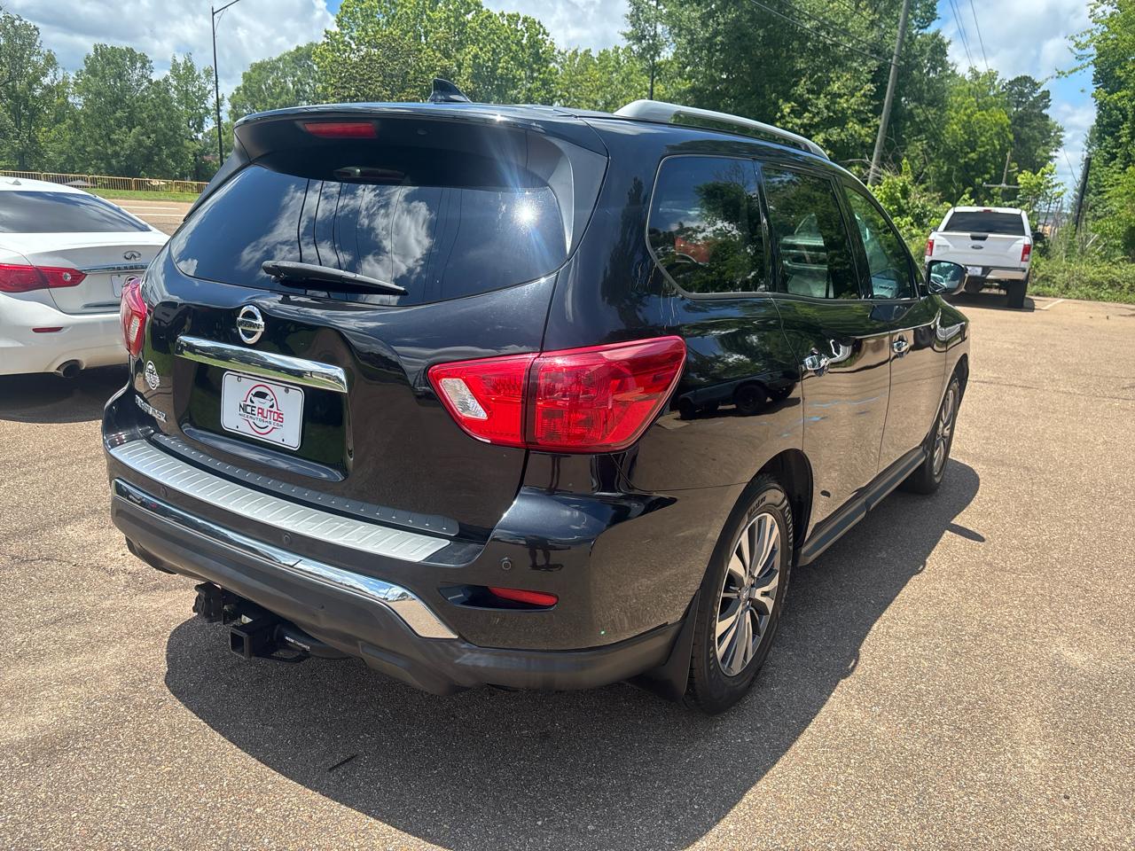 Nissan Pathfinder S 2020