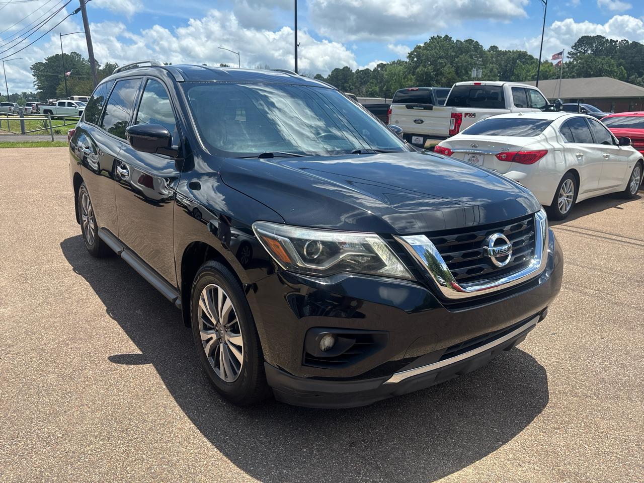 Nissan Pathfinder S 2020