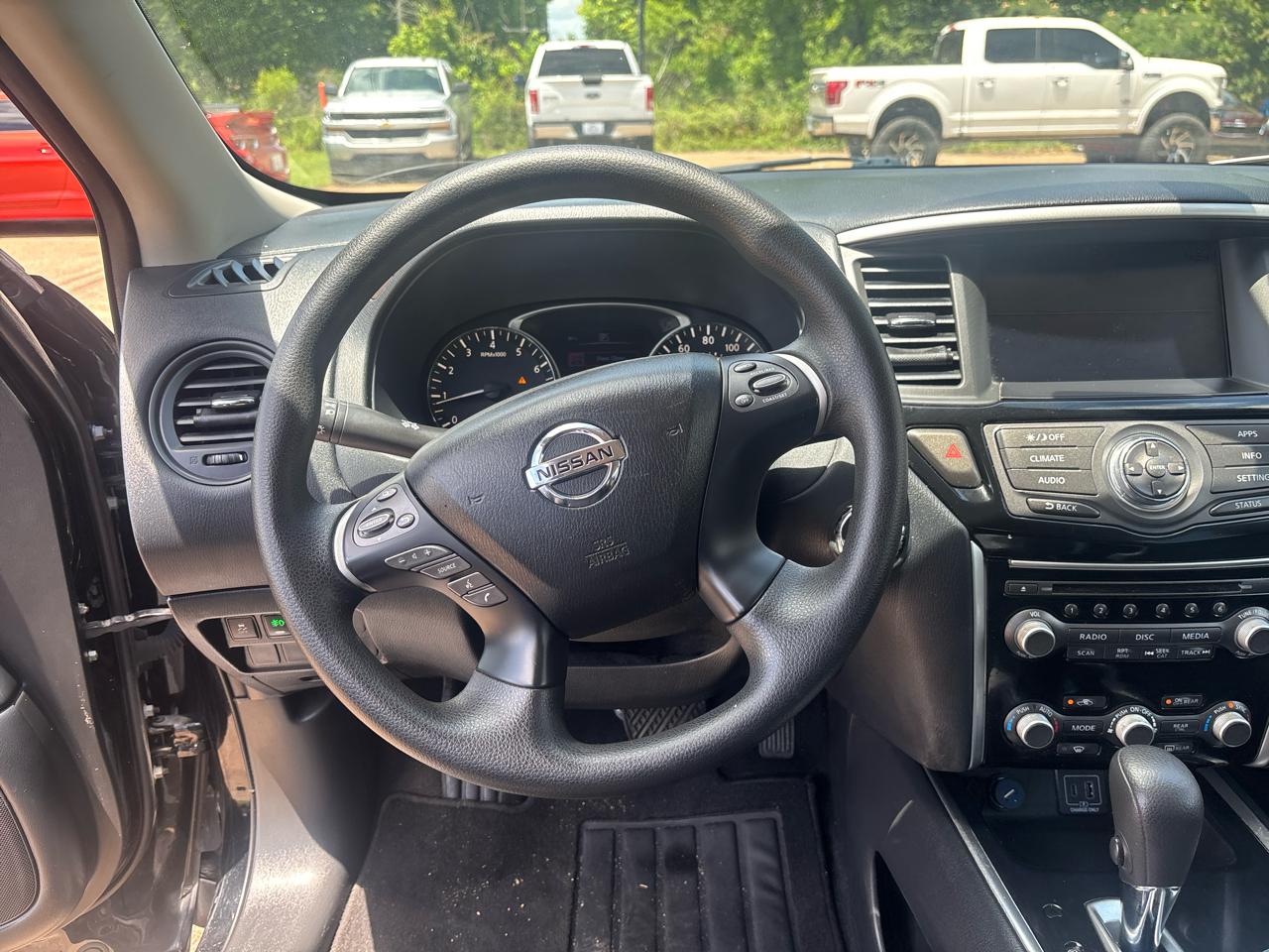 Nissan Pathfinder S 2020