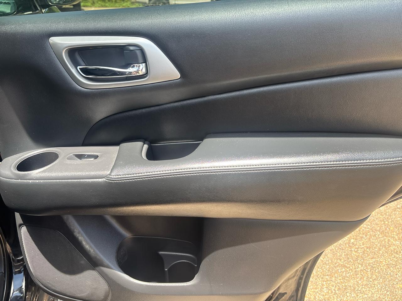 Nissan Pathfinder S 2020