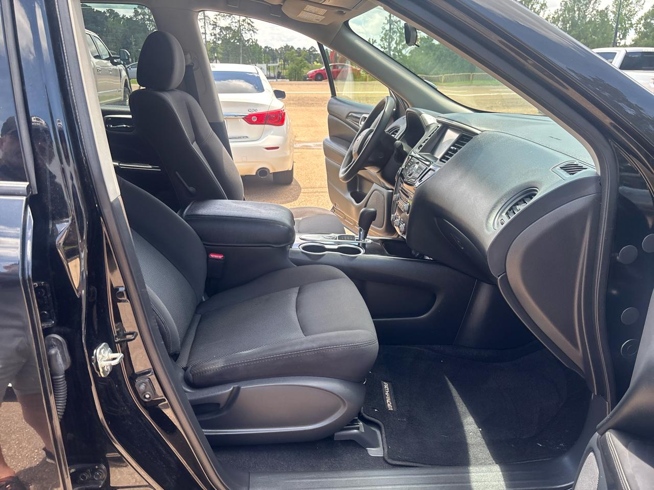 Nissan Pathfinder S 2020