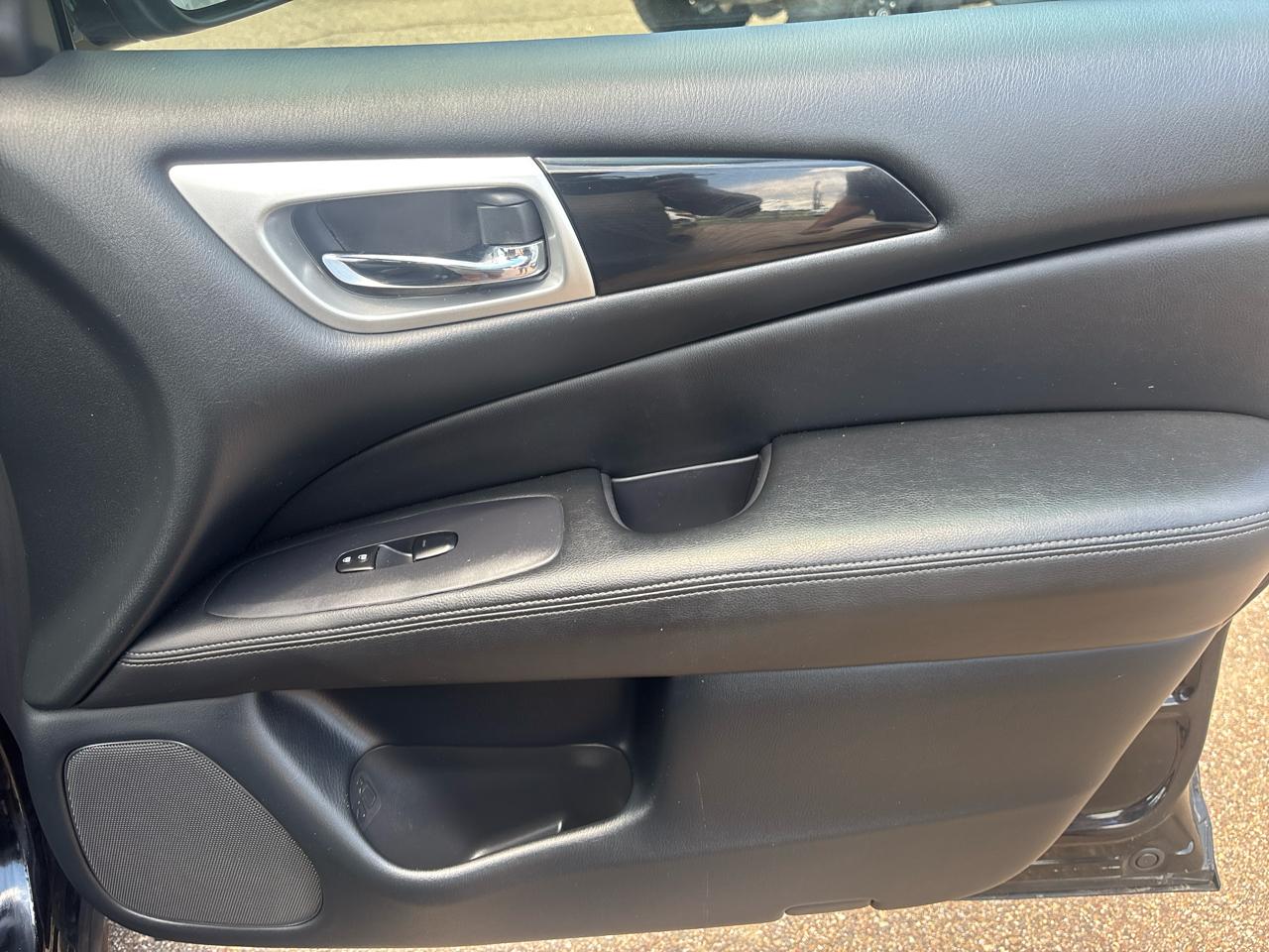 Nissan Pathfinder S 2020