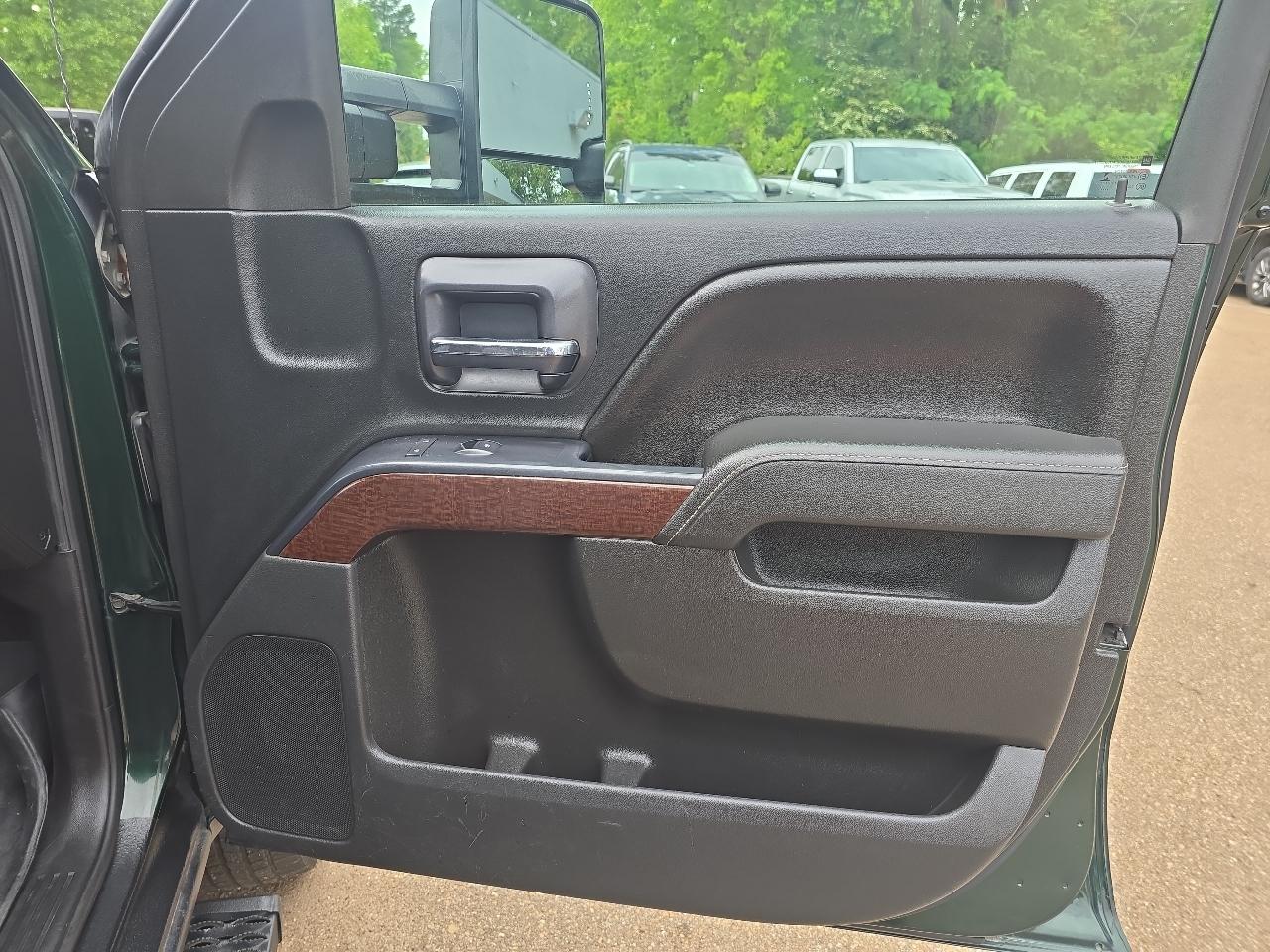 GMC Sierra 2500HD Crew Cab Long Bed 4WD 2015