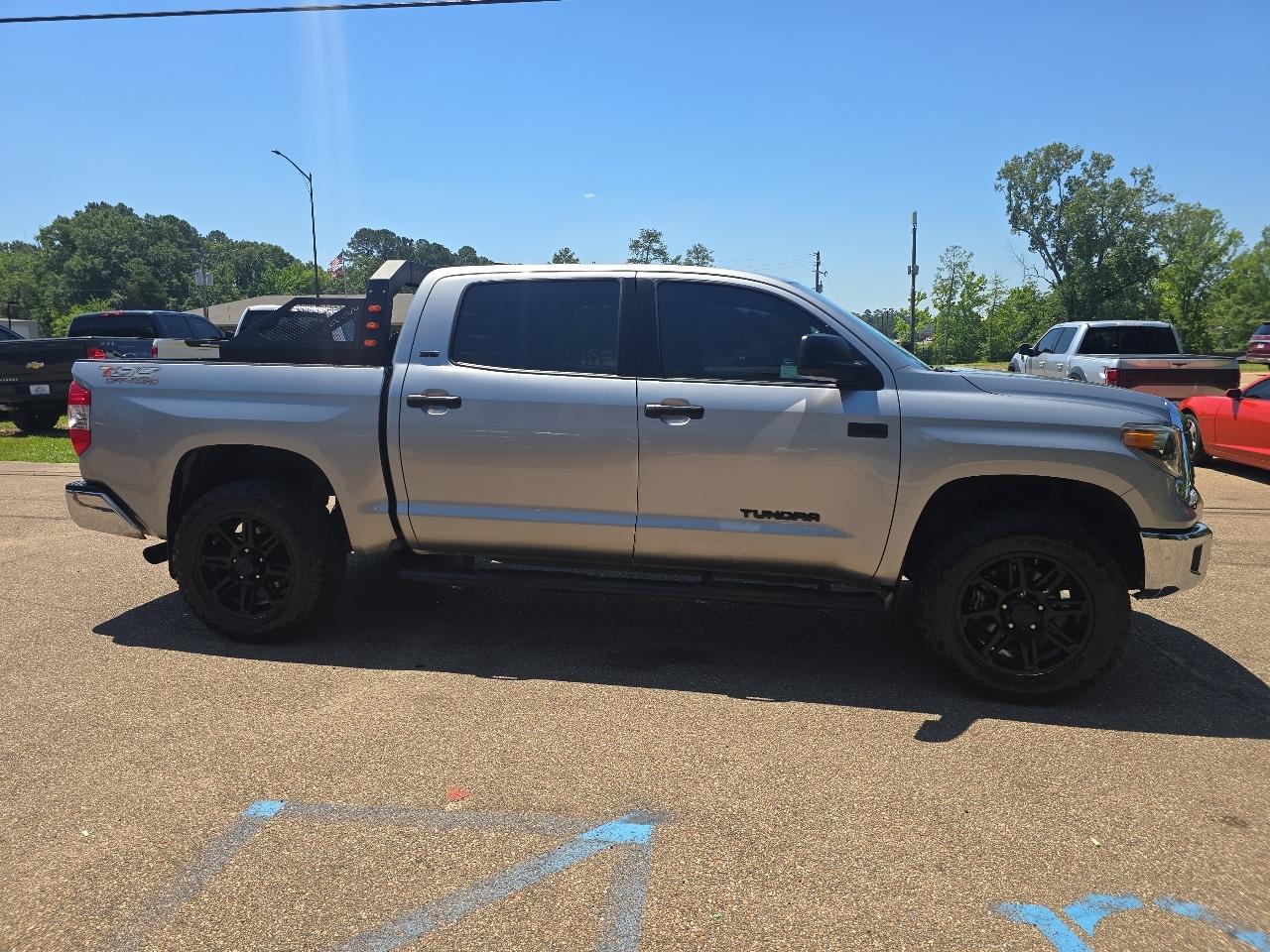 Toyota Tundra SR5 5.7L V8 FFV CrewMax 4WD 2020