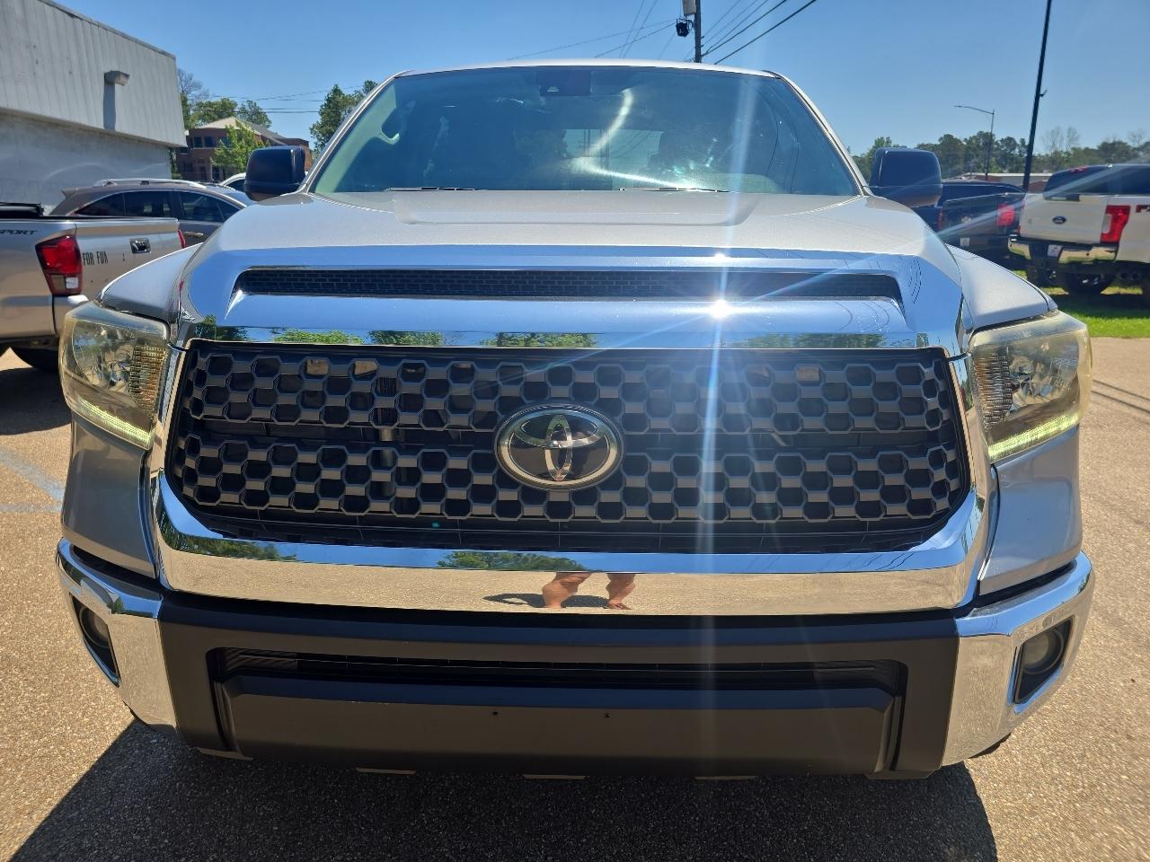 Toyota Tundra SR5 5.7L V8 FFV CrewMax 4WD 2020