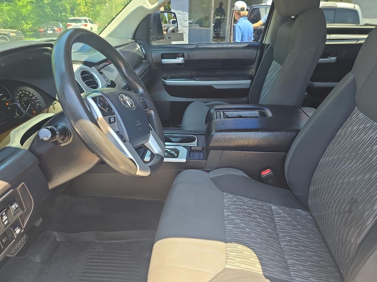 Toyota Tundra SR5 5.7L V8 FFV CrewMax 4WD 2020