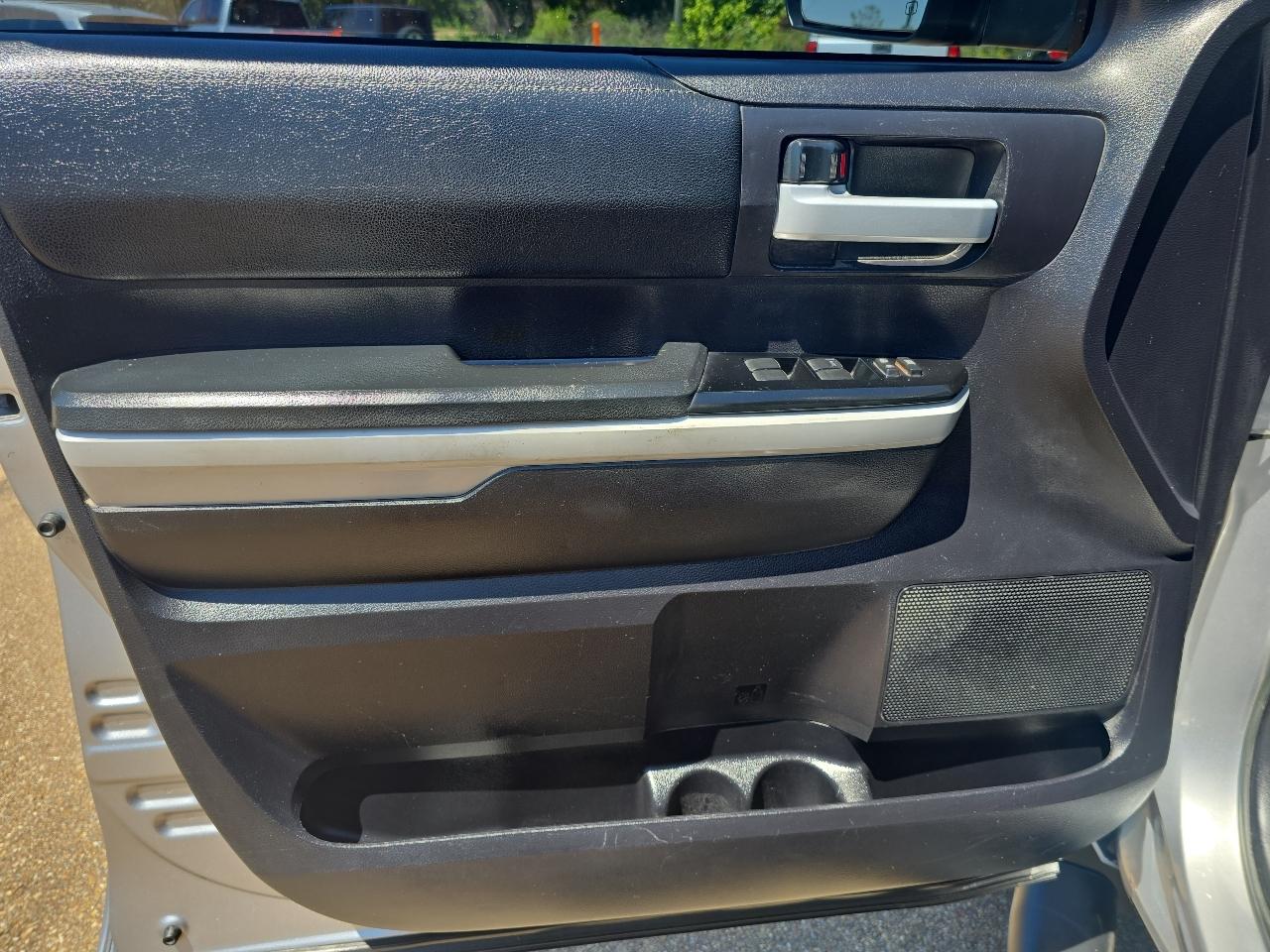 Toyota Tundra SR5 5.7L V8 FFV CrewMax 4WD 2020