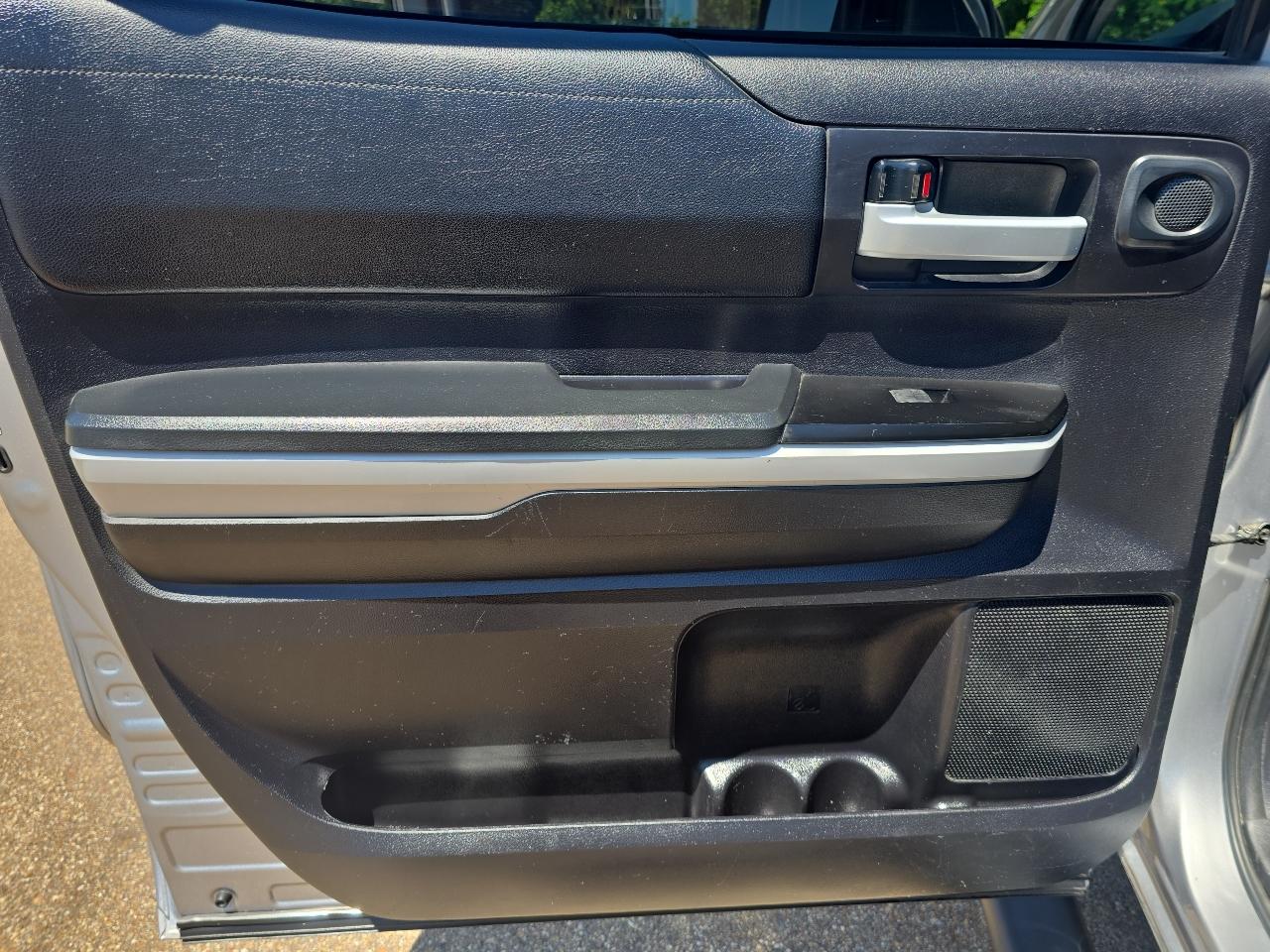 Toyota Tundra SR5 5.7L V8 FFV CrewMax 4WD 2020